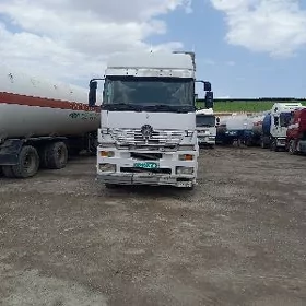Mercedes-Benz ACTROS 3331 2004
