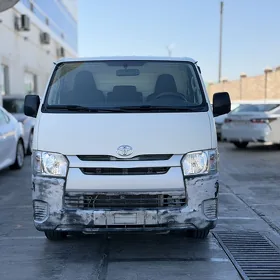 Toyota Hiace 2021
