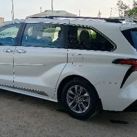 Toyota Sienna 2022