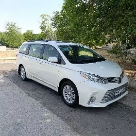 Toyota Sienna 2017