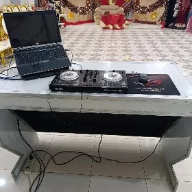 DJ Pult kompyuter Keys stoyka