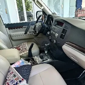 Mitsubishi Pajero 2013