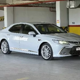 Toyota Camry 2021