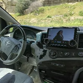 Toyota Sienna 2011