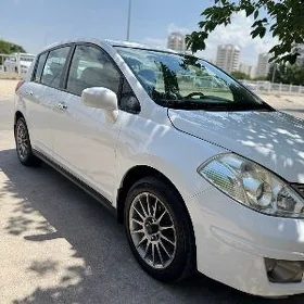 Nissan Versa 2012