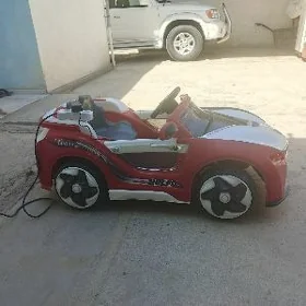 Детская автомашына