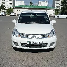 Nissan Versa 2011