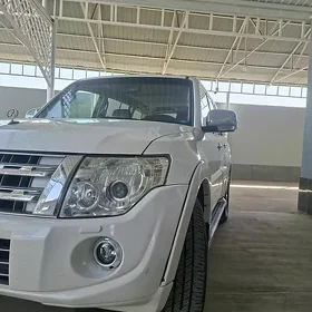 Mitsubishi Pajero 2014