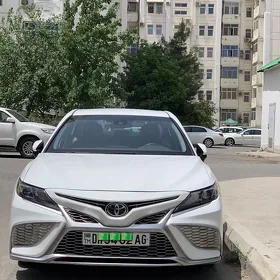 Toyota Camry 2021