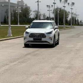 Toyota Highlander 2021