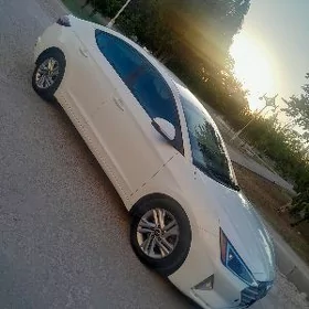 Hyundai Elantra 2020