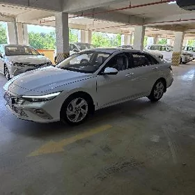 Hyundai Elantra 2025