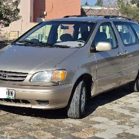 Toyota Sienna 2001