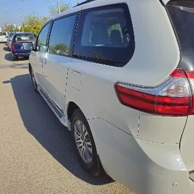 Toyota Sienna 2018