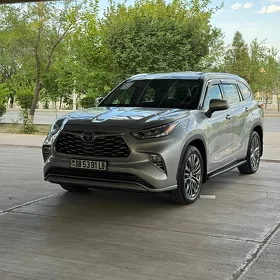 Toyota Highlander 2021