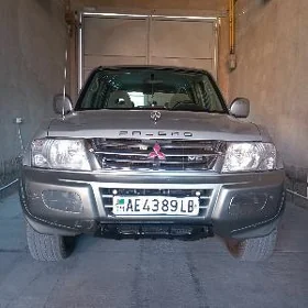 Mitsubishi Pajero 2001