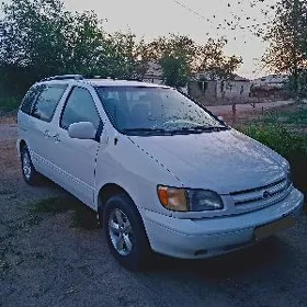 Toyota Sienna 2000