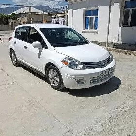 Nissan Versa 2012