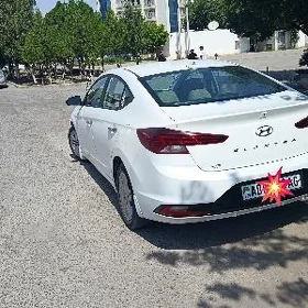 Hyundai Elantra 2020