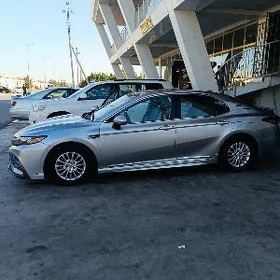 Toyota Camry 2021