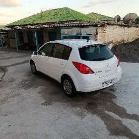 Nissan Versa 2012