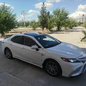Toyota Camry 2021