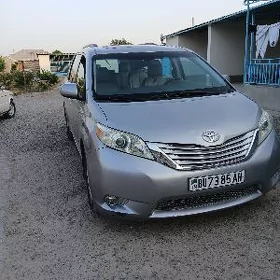 Toyota Sienna 2010