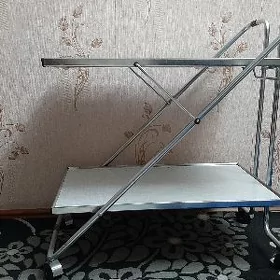 Столик, ковер,зеркало,тумбочки