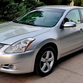 Nissan Altima 2010