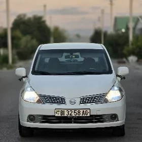 Nissan Tiida 2010