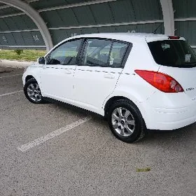 Nissan Versa 2012