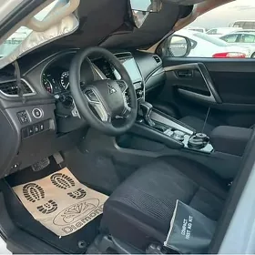 Mitsubishi Pajero 2020
