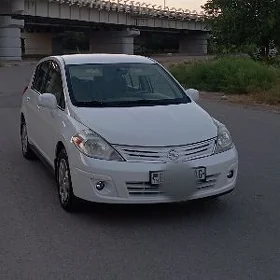 Nissan Versa 2011