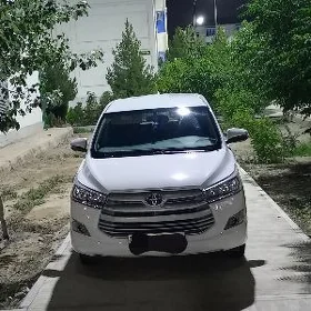 Toyota Innova 2020