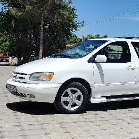 Toyota Sienna 1999