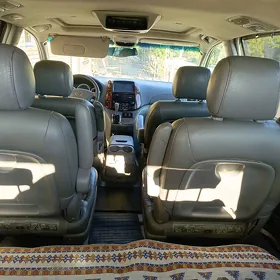 Toyota Sienna 2004