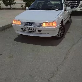 Peugeot 405 2012