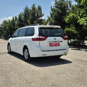 Toyota Sienna 2016