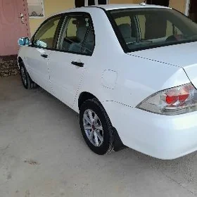 Mitsubishi Lanser 2011