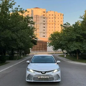 Toyota Camry 2021