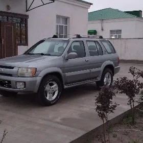 Infiniti QX4 2001