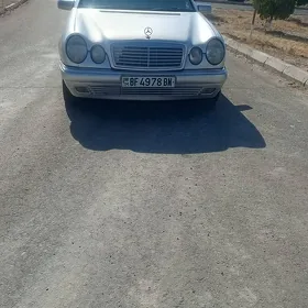 Mercedes-Benz E320 1996