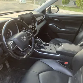 Toyota Highlander 2022