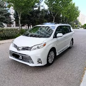 Toyota Sienna 2016