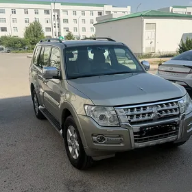 Mitsubishi Pajero 2014