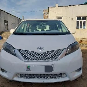 Toyota Sienna 2011