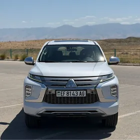 Mitsubishi Pajero 2020