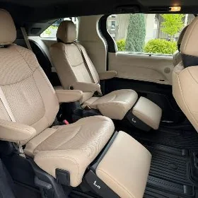 Toyota Sienna 2021