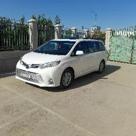 Toyota Sienna 2015