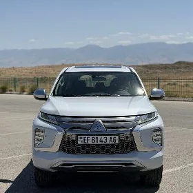 Mitsubishi Pajero 2020